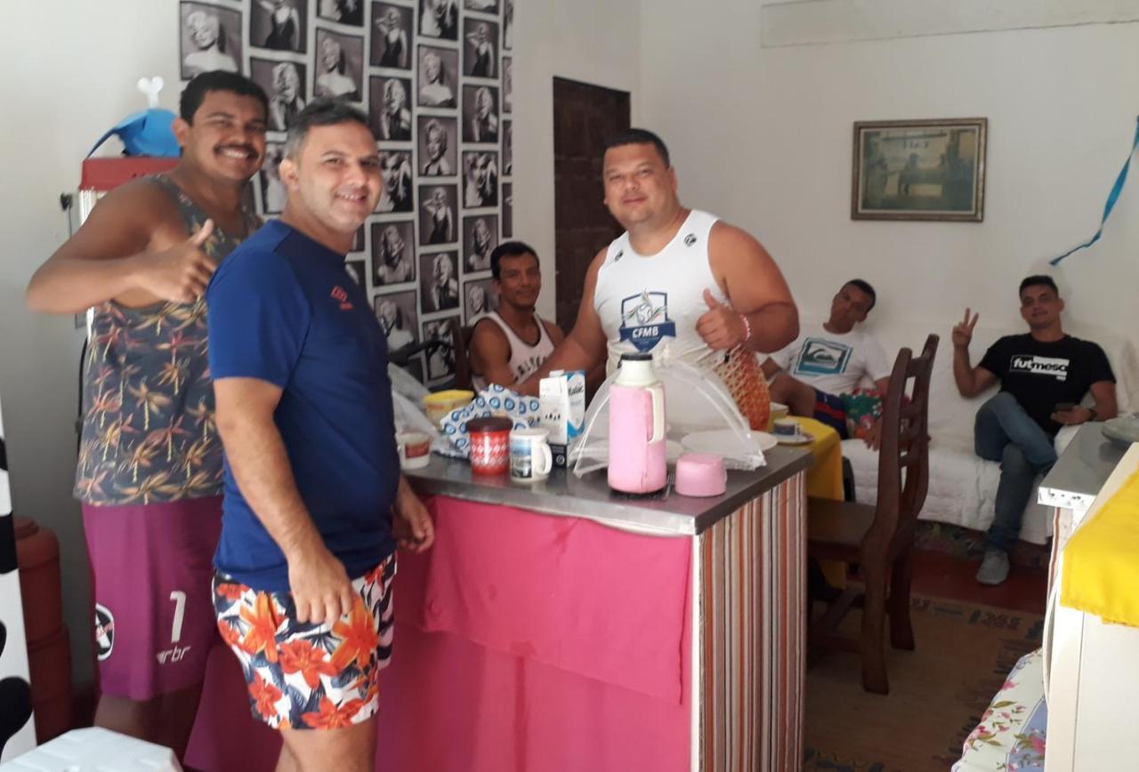 Perto Do Aeroporto De Salvador - Dona Pitanga Hostel Lauro de Freitas Eksteriør bilde